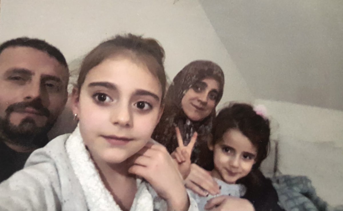 ACİL

31 aydır tutuklu olan Ahmet Som’un eşi, ev hanımı Rümeysa Som Edirne’de GÖZALTINA alındı. 

Birazdan mahkemeye çıkarılacak. 

8 ve 12 yaşında iki kızı var. Kaç yıldır babasız olan çocukları annesiz bırakmayın. 

Anne-baba tutukluluk zulümdür. <a href="/adalet_bakanlik/">T.C. Adalet Bakanlığı</a>