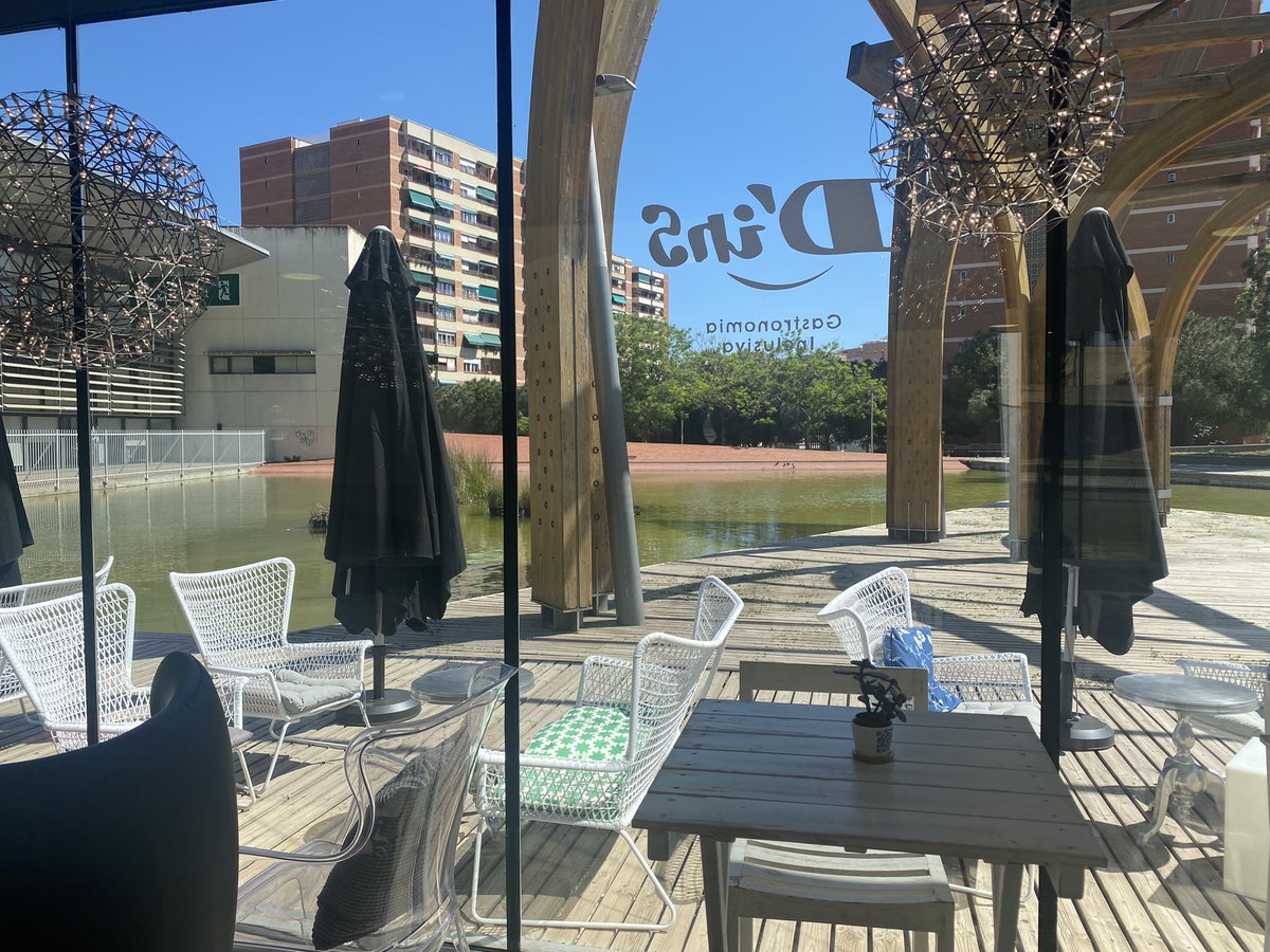felixortega's tweet photo. Visita i dinar al nou restaurant D’INS del #ParcTecnologic de @barcelonactiva a @Bcn_NouBarris.   Un espai i un projecte dirigit per @fitreball https://t.co/CVnlfzHTBk