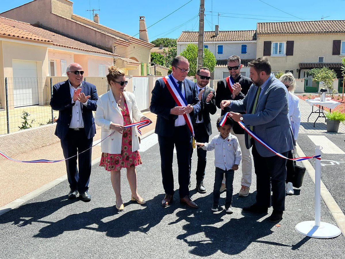 FalconFrederic's tweet photo. đłPrĂ©sent Ă lâ@AssembleeNat , jâĂ©tais reprĂ©sentĂ© par mon collaborateur Adrien PĂȘpe Ă lâinauguration de voirie Place EscalaĂŻs Ă #Cuxac-dâ#Aude.
Bravo au Maire pour cette belle réussite!
#Narbonne #Occitanie https://t.co/qTjfyv0KBW