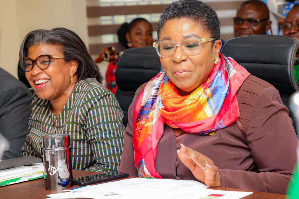 MohdHAbdullahi's tweet photo. Today I chaired the #NationalSteeringCommittee meeting of the #GreenBondProgram to examine state of utilization of the 2nd tranche and chart steps for the #50B 3rd Issuance program. @OnihaPatience , @FMWRNigeria , @FinMinNigeria @FMEnvng , @federal_power ,@MinTransportNG @benakabueze
📸 @CaptainShogbo