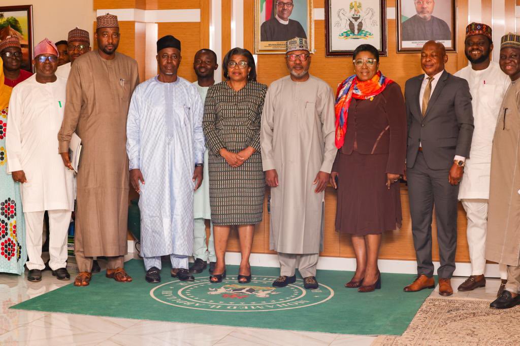MohdHAbdullahi's tweet photo. Today I chaired the #NationalSteeringCommittee meeting of the #GreenBondProgram to examine state of utilization of the 2nd tranche and chart steps for the #50B 3rd Issuance program. @OnihaPatience , @FMWRNigeria , @FinMinNigeria @FMEnvng , @federal_power ,@MinTransportNG @benakabueze
📸 @CaptainShogbo