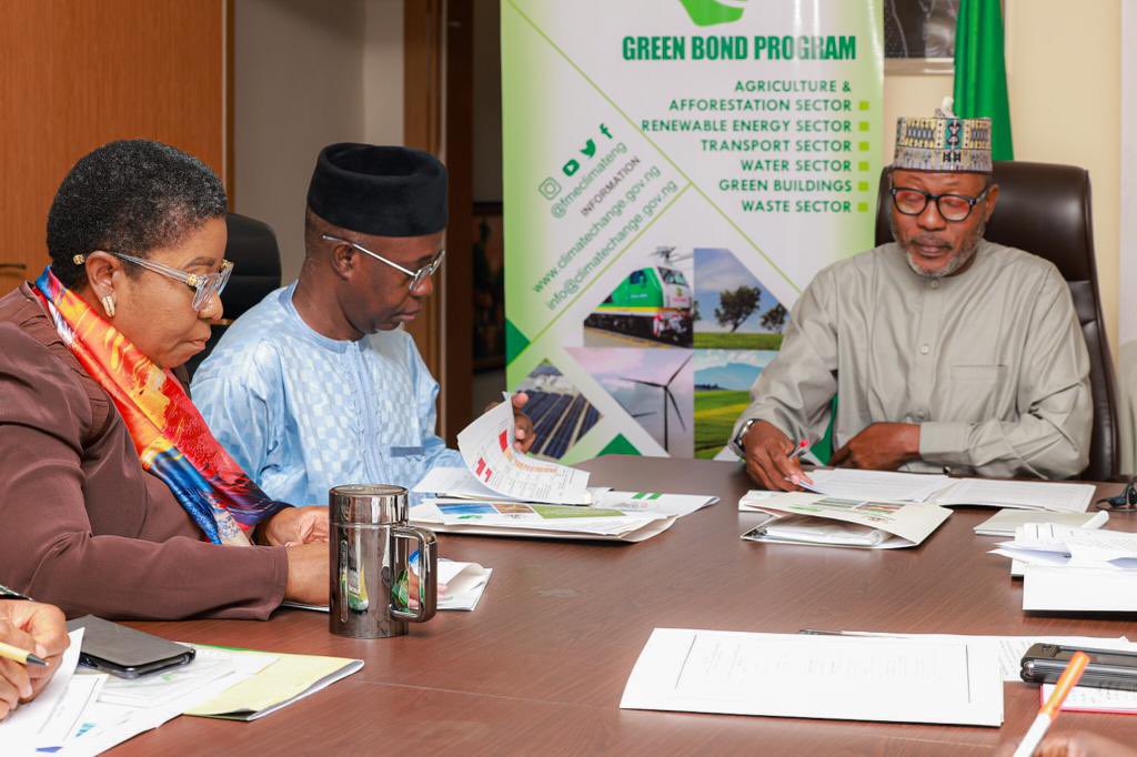 MohdHAbdullahi's tweet photo. Today I chaired the #NationalSteeringCommittee meeting of the #GreenBondProgram to examine state of utilization of the 2nd tranche and chart steps for the #50B 3rd Issuance program. @OnihaPatience , @FMWRNigeria , @FinMinNigeria @FMEnvng , @federal_power ,@MinTransportNG @benakabueze
📸 @CaptainShogbo