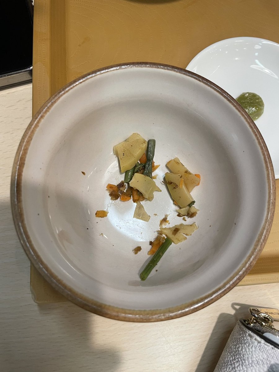 basketlikeboy's tweet photo. ジョナサンのマグロ丼セットの小鉢少なすぎん？wwwwww

#ジョナサン https://t.co/xMMfXKFKo1