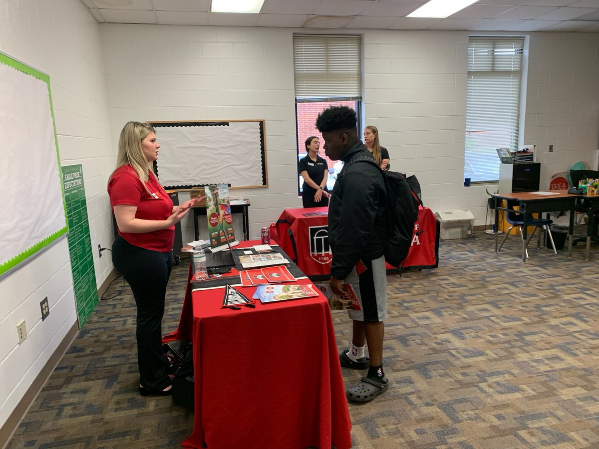 ClassicCityHS's tweet photo. Last Wednesday, students engaged in College &amp; Career Day! They attended college and career workshops, heard about opportunities in welding and entrepreneurship, and attended a booth fair! Thanks to all that attended and showed your support for Classic City High School! https://t.co/6NXkjPf4fF
