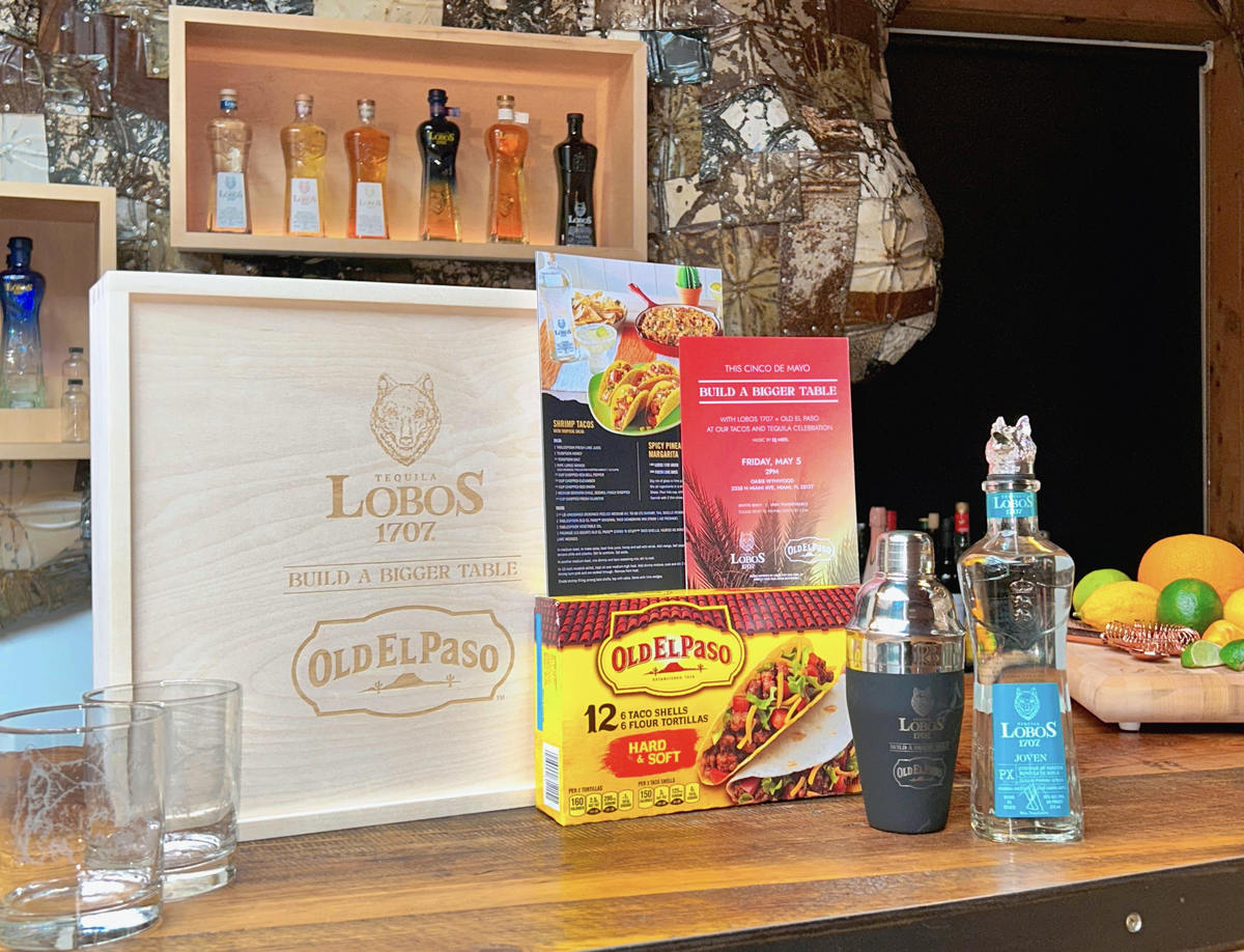 🚨GIVEAWAY TIME! We're giving away 🔟 Taco &amp; Tequila kits to 🔟 lucky winners. All you have to do is follow <a href="/TastingTable/">Tasting Table</a>, <a href="/thedailymeal/">Daily Meal</a>, and <a href="/MashedHQ/">Mashed</a>, and RT this tweet for a chance to win (more details below). <a href="/oldelpaso/">Old El Paso</a> <a href="/Lobos1707/">Lobos 1707 Tequila</a> @kingjames