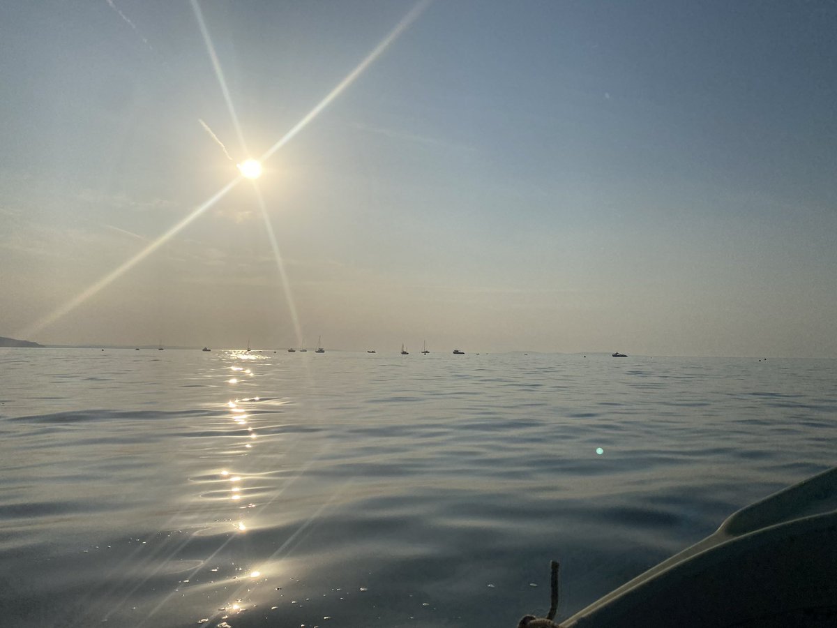 Bethanrogers5's tweet photo. @JanaMcWain @EYTagteam A beautiful early morning and a lovely evening on the coast of West Wales! https://t.co/GSrDyATKM4