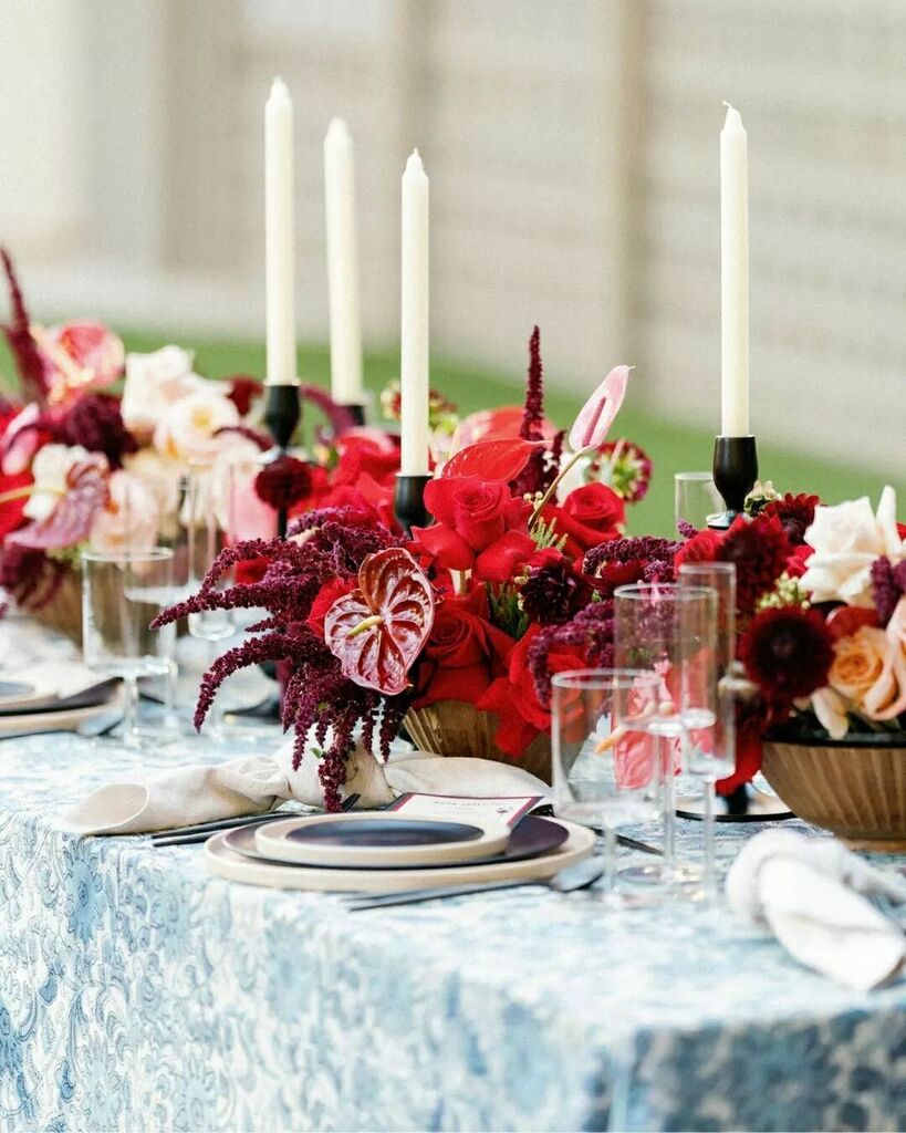 ☁️ Say Hello to Geyser Manado from the Italia Collection ☁️ 
Geyser Manado is a fanciful floral inspiration in shades of blue on a tan woven fabric. She makes a colorful tabletop for any social affair.

Manado is also available in shades of green as Appl… instagr.am/p/CrvmPeuBOms/