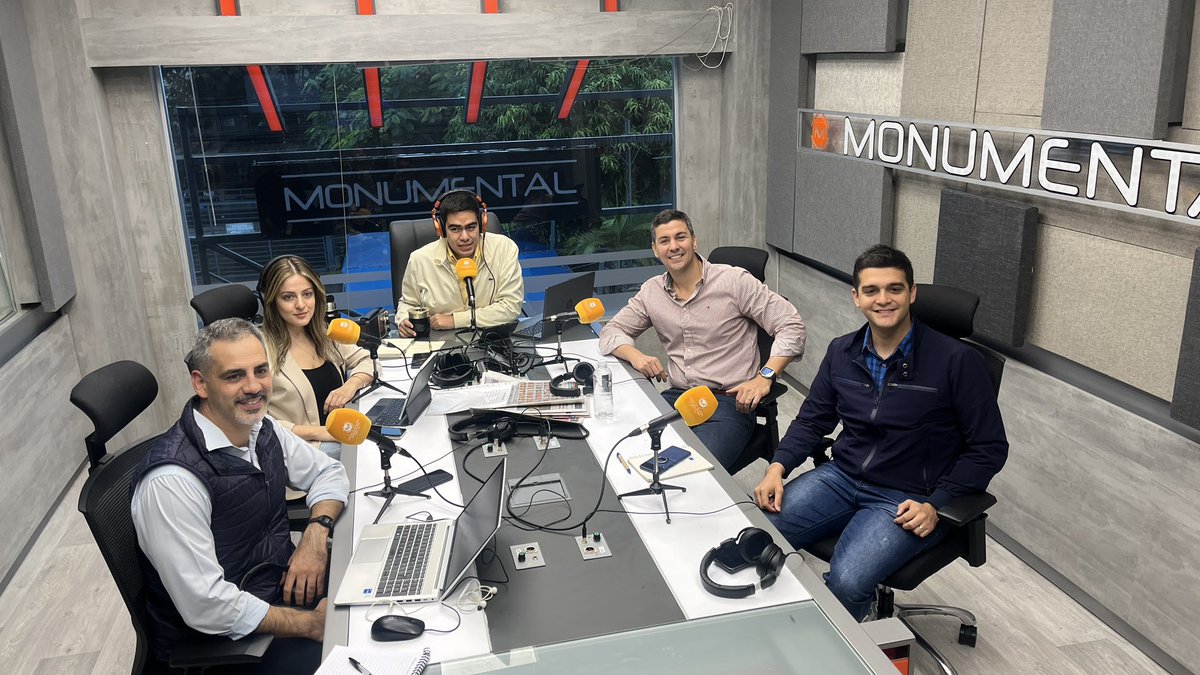 SantiPenap's tweet photo. En estos momentos me encuentro en Monumental, para conversar de lo que fue esta jornada histórica de elecciones y de lo que se viene. Te invito a escuchar el programa. https://t.co/Gz8Mgvql14