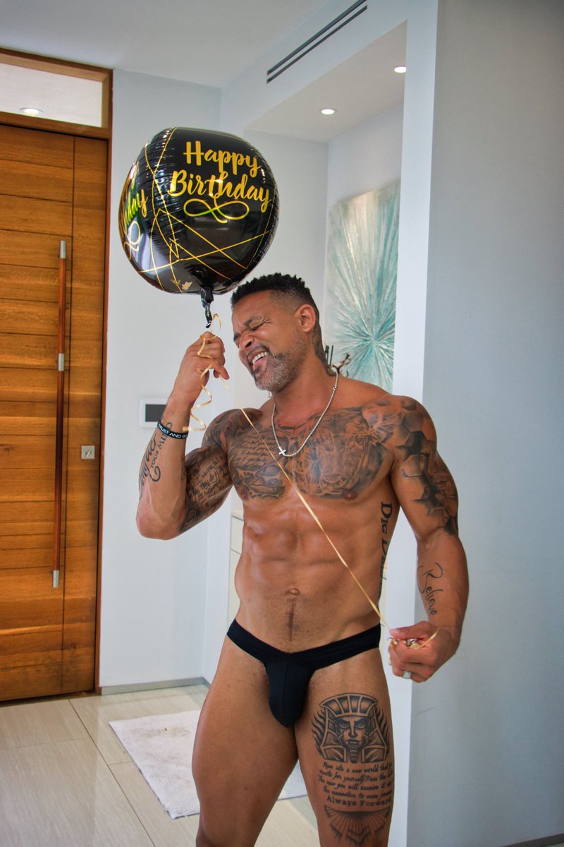 Shaun T on Twitter: "🎂 🥳 Setting Birthday thirst traps all day! 😂 45yrs