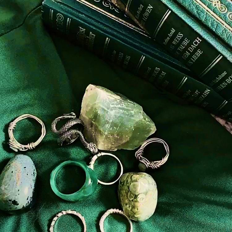 140503atdawnnnn's tweet image. We winning this or whaaatttt?!!? 

#HogwartsHouseCup_D2
#SlytherinJimin 
#streamFACE 
#AppleMusic