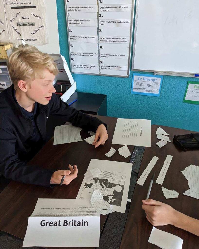 BGChristian's tweet photo. 7th grade World War I “pre-war secret treaty simulation” 🧐. https://t.co/ogPitiUdEk https://t.co/YX5sJZcAip