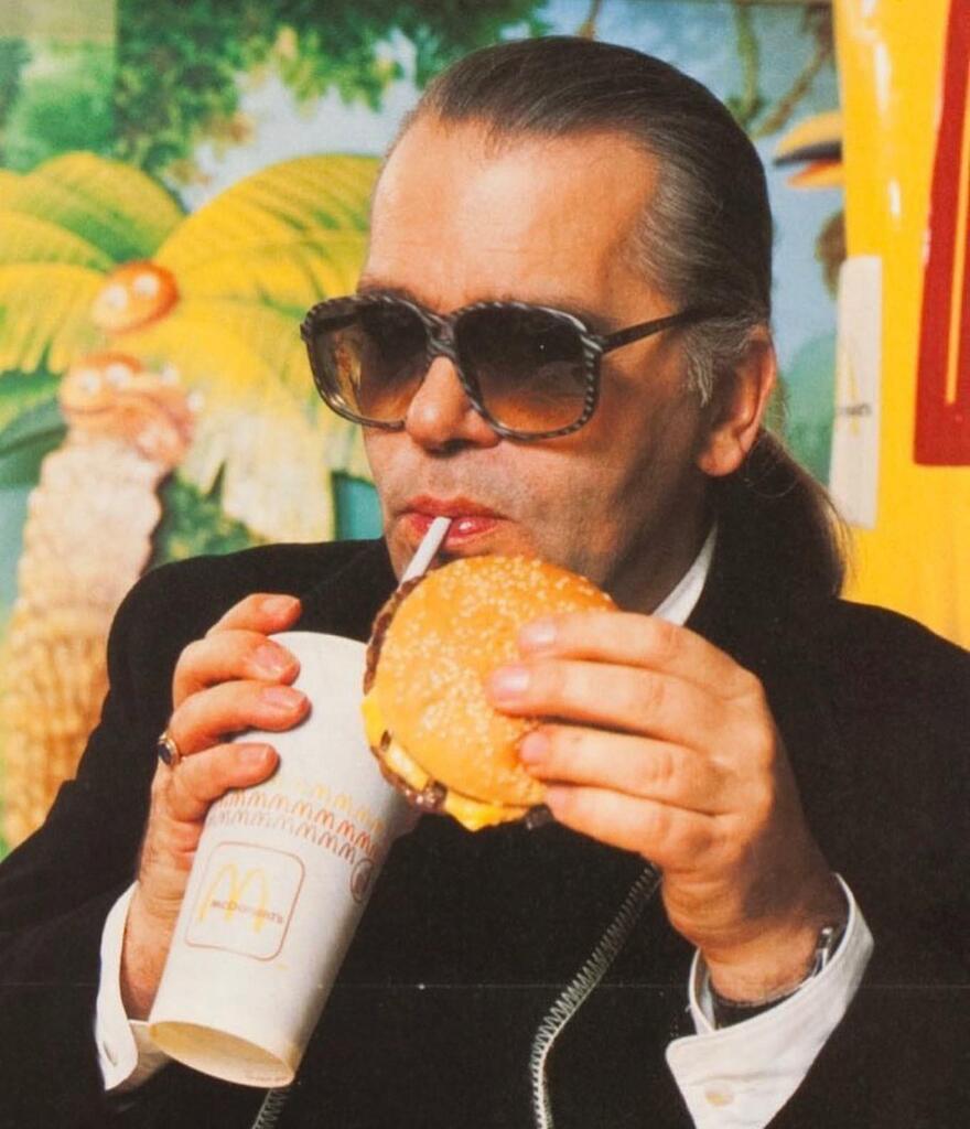 Karl Lagerfield (1990) 

#fellowmoodboard instagr.am/p/CrvkhE0OEQN/