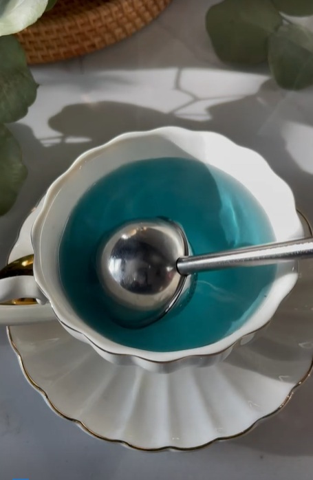 ErwinWardanny's tweet photo. Rise and shine ☀️☕️🦋 sipping on some dreamy butterfly pea tea 🌺🍵 with a touch of rose petals 🌹 #TeaTime #MorningVibes 🌅💕🌸 https://t.co/pdzJ5ChHWT