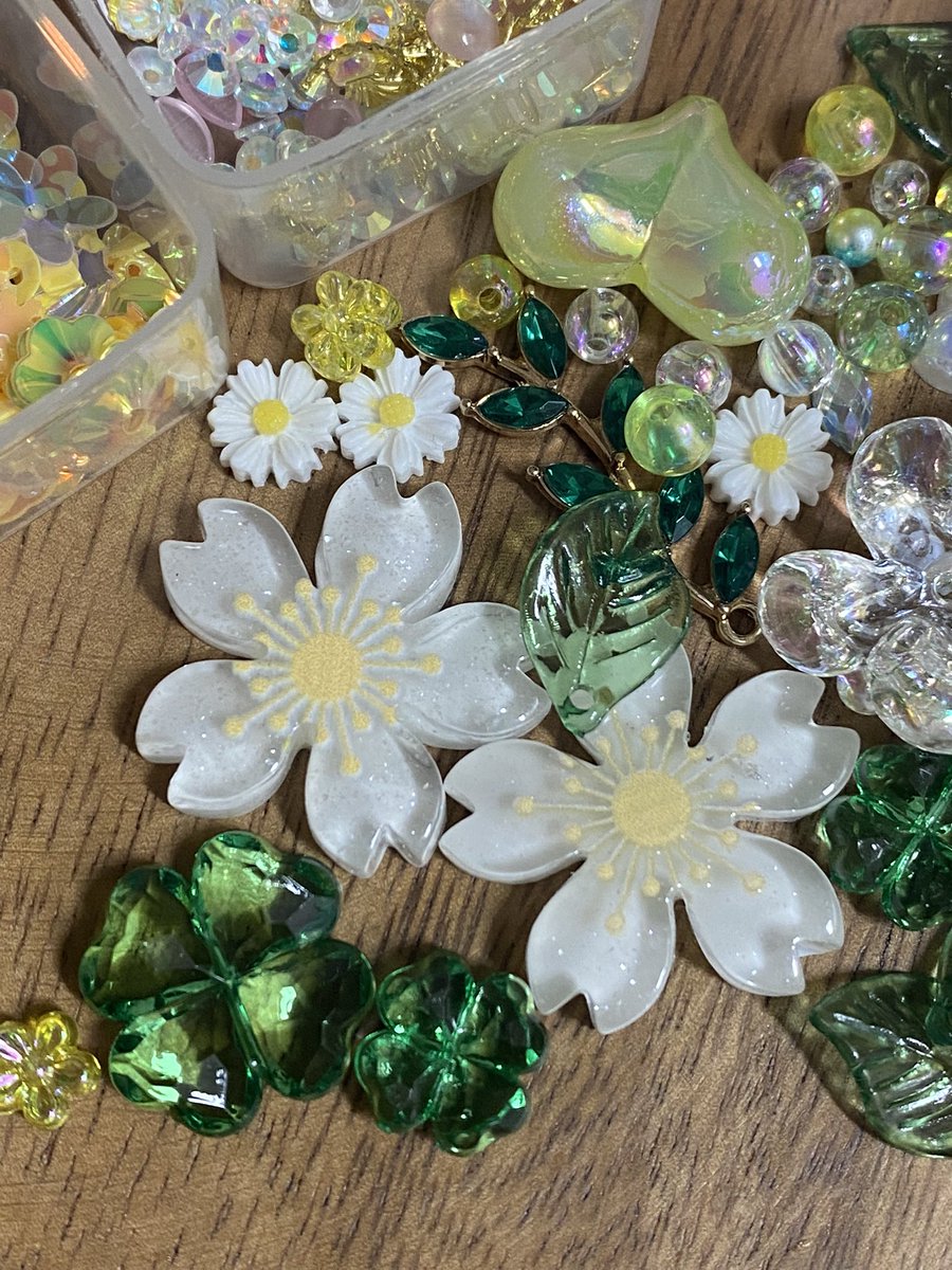 🍀네잎클로버 탑꾸의 꽃 파츠 컬러가 흰색으로 변경 되었습니다! 🍀

노란 꽃 파츠 생산 중단으로... 
부득이하게 컬러 변경된 점 양해 부탁드립니다🥲

#네잎클로버 #데코덴 #탑꾸 #탑로더