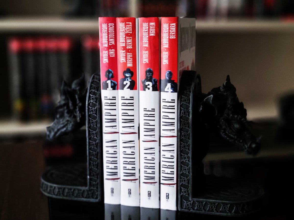 estatuasycomics's tweet image. ¡No te pierdas el nuevo volumen de American Vampire, el 4º, de la mano de @eccediciones que se pone a la venta mañana!

Y si te falta algún tomo no pierdas la oportunidad de hacerte con todos:

estatuasycomics.com/?s=American%20…

#eyc #novedades #comics #ecc