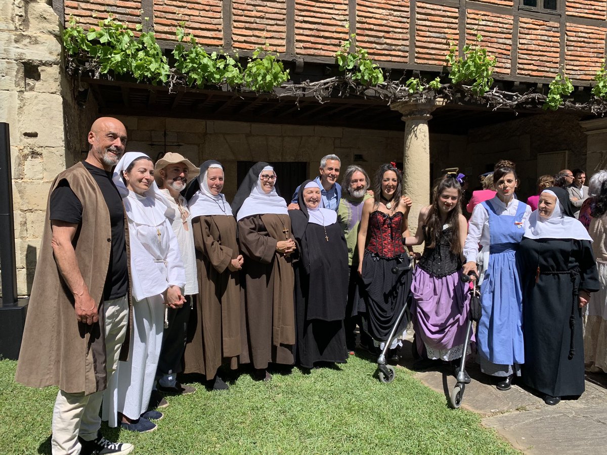 javierfdezi92's tweet photo. Celebrando el #2demayo en #Muriedas, asistiendo en la casa natal de #PedroVelarde a los actos en homenaje al héroe del levantamiento de 1808, en #Madrid.
👉Velarde y Daoíz se unieron al pueblo de Madrid, defendiendo a #España🇪🇸 de la invasión napoleónica. https://t.co/MHKTYM3N1z