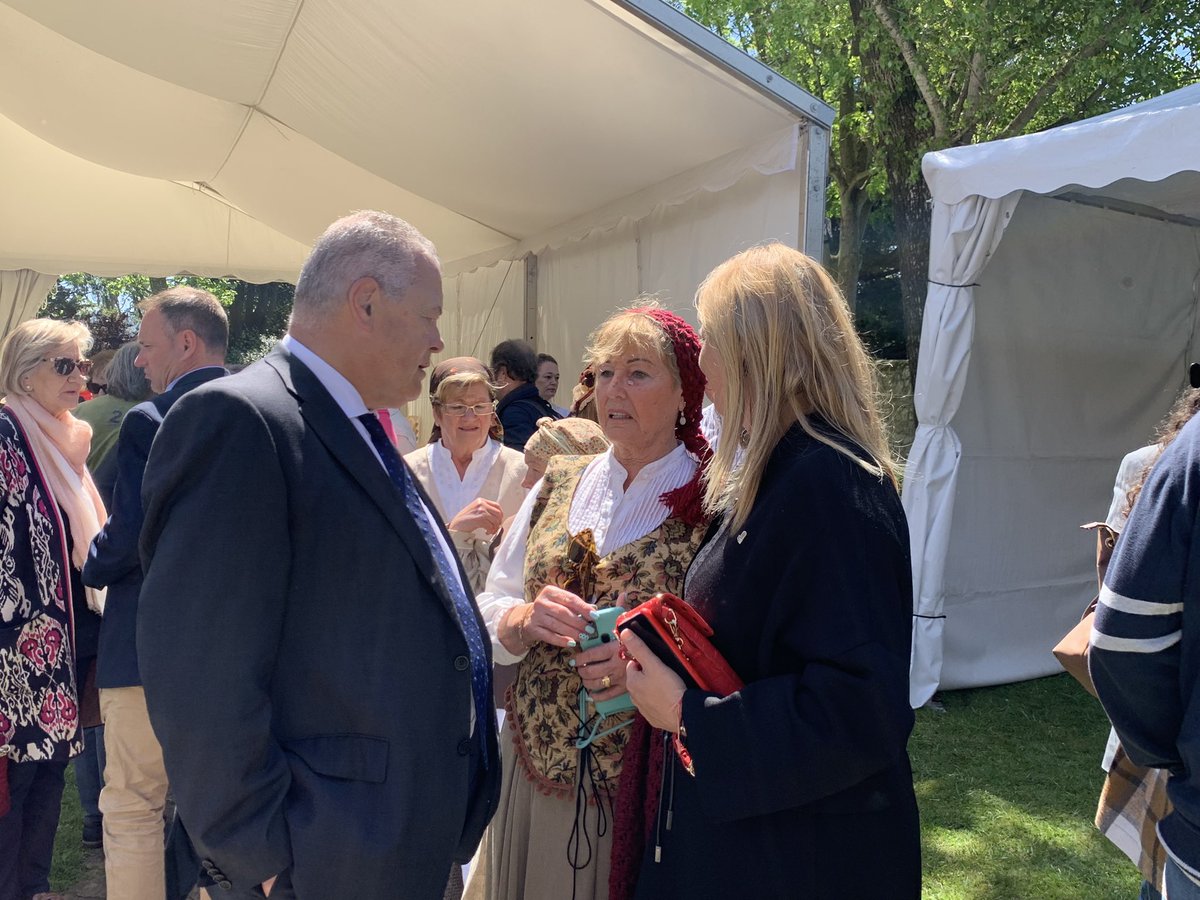 javierfdezi92's tweet photo. Celebrando el #2demayo en #Muriedas, asistiendo en la casa natal de #PedroVelarde a los actos en homenaje al héroe del levantamiento de 1808, en #Madrid.
👉Velarde y Daoíz se unieron al pueblo de Madrid, defendiendo a #España🇪🇸 de la invasión napoleónica. https://t.co/MHKTYM3N1z