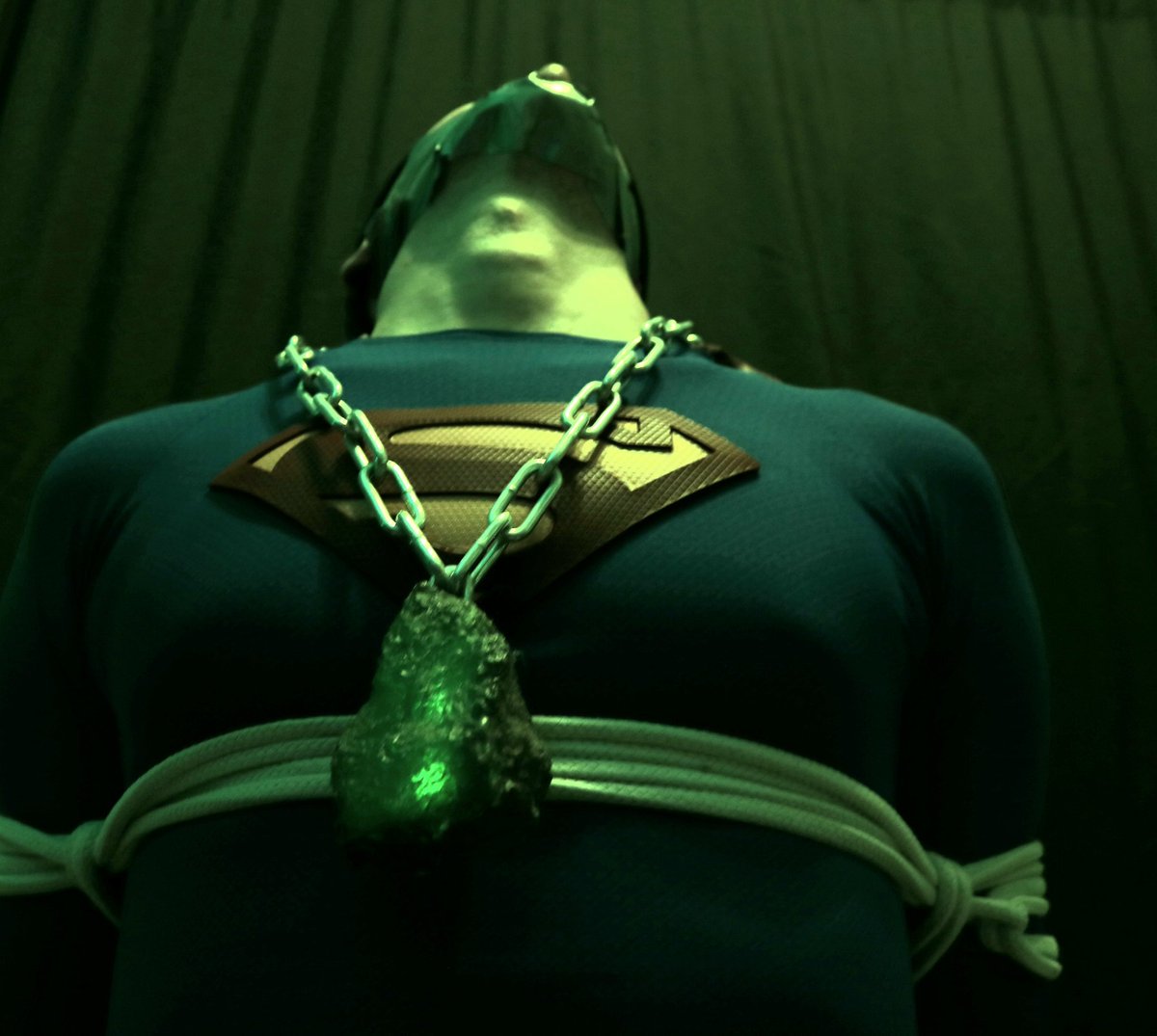 spidy84m's tweet photo. Superman in Peril!
📸 @superman_berlin
#alltiedup #superman #bondage #krypton #kryptonit #ropebondage #SuperheroFetish #superhero #tiedup #malebondage #meninbondage #superheroinperil #hero #fetish #gefesselt #weakhero #weaksuperman #kryptonite https://t.co/Lh8mdqy9yk