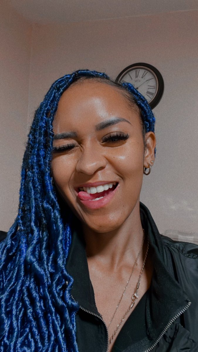 TeeTalkks's tweet photo. The blue faux locs will be making a comeback for summer 🤌🏽 https://t.co/tEBPTmwXId