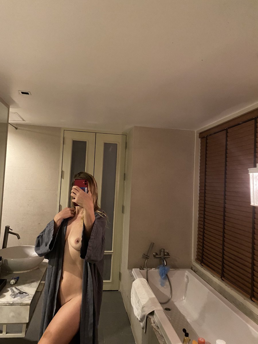 I’ve said it before and I’ll say it again…It’s always dirtier in a hotel 😜

Been out of action on here for a while, but baby we’re back!!! 

#sexyhotel #ngot #naughtyblonde #bustyblonde #naked #dirtynight #bigtits #naughty