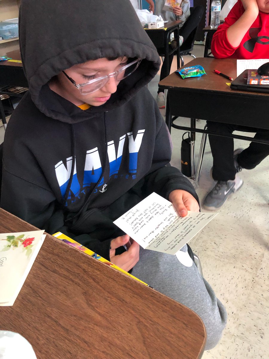 bartleyelem's tweet photo. 5th graders kicked off their MAP testing today by getting fan mail from various staff members. #fultonproud #onebartley https://t.co/Z8UvaXwwfQ
