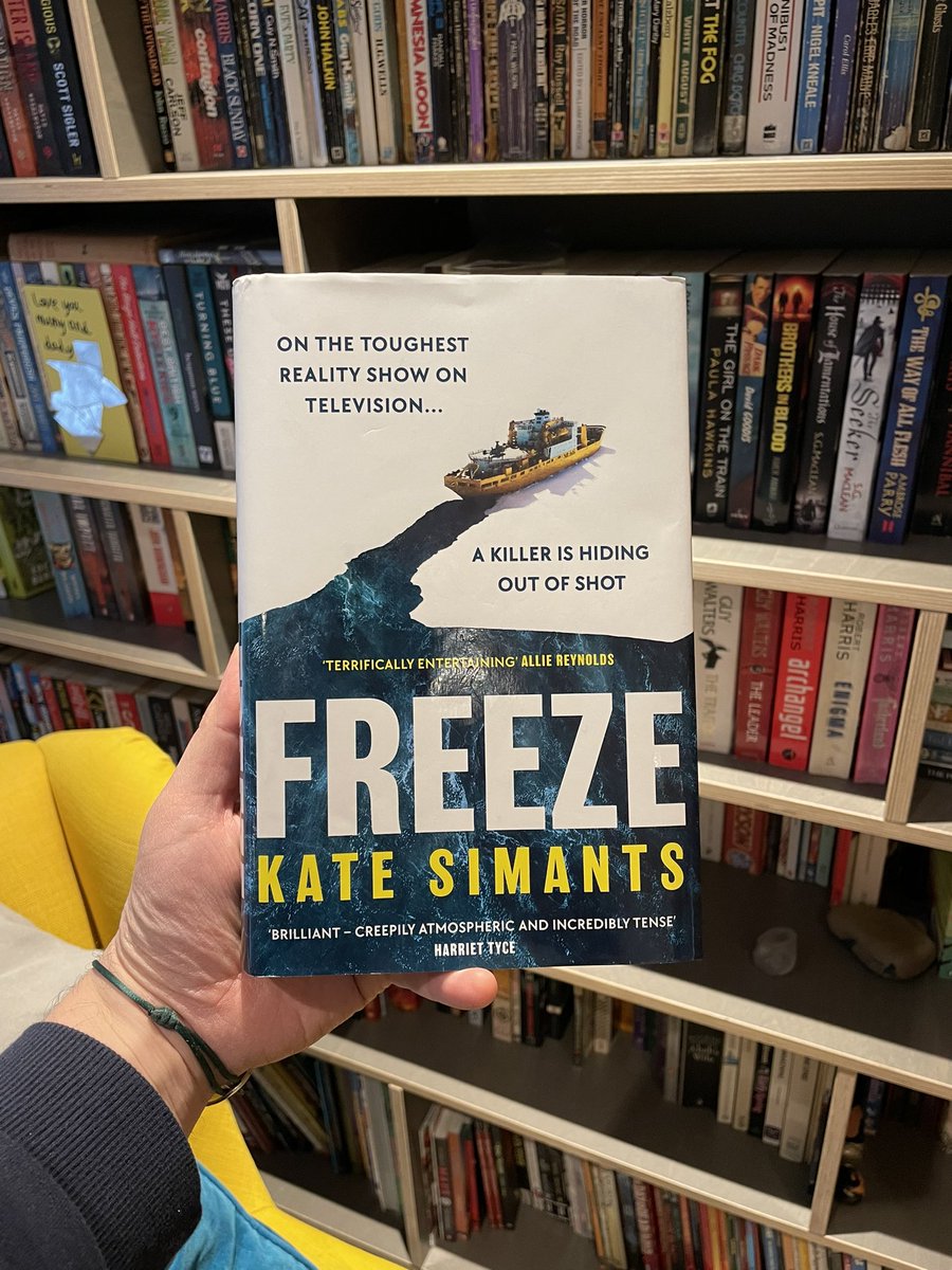 Just finished Freeze by @katesboat Blown away, one of those books that make you realise you can’t write for shit. Chilling, twisting, closed-circle mystery onboard an ice-bound ship full of sus characters, if you wanna read about the Arctic this is the one.