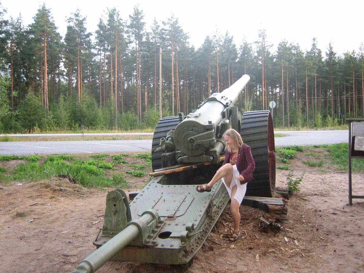 ReijoLeibowitz's tweet photo. Suomen vanha puolustaja, 152mm kanuuna Hangon suunnalta. Made in England.
Kuvaa katsoessa huomio kiinnittyy erityisesti järeään sulkulaitteeseen.
#SA #Hanko #kanuuna #tykki #LORD #Prästkulla #Bromarfi https://t.co/gvT1N8a2yY
