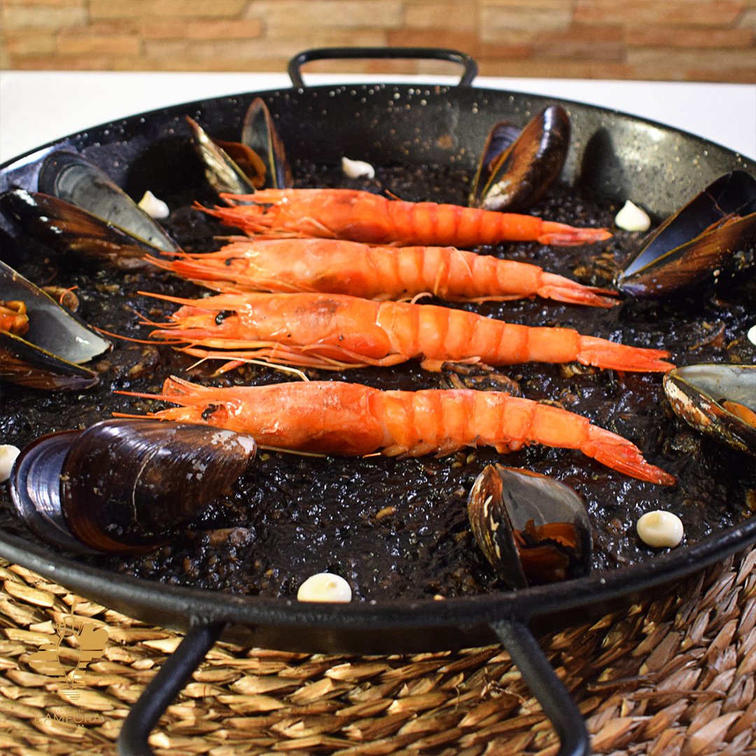 lamforabcn's tweet photo. ¿Martes de arroz negro? 🥘 Ojalá siempre.

El secreto que hace nuestro arroz negro con gambas rojas y Alioli de azafrán tan delicioso 😋 está en nuestra receta única y el uso de ingredientes frescos del día ✨. https://t.co/5osfnVobFD