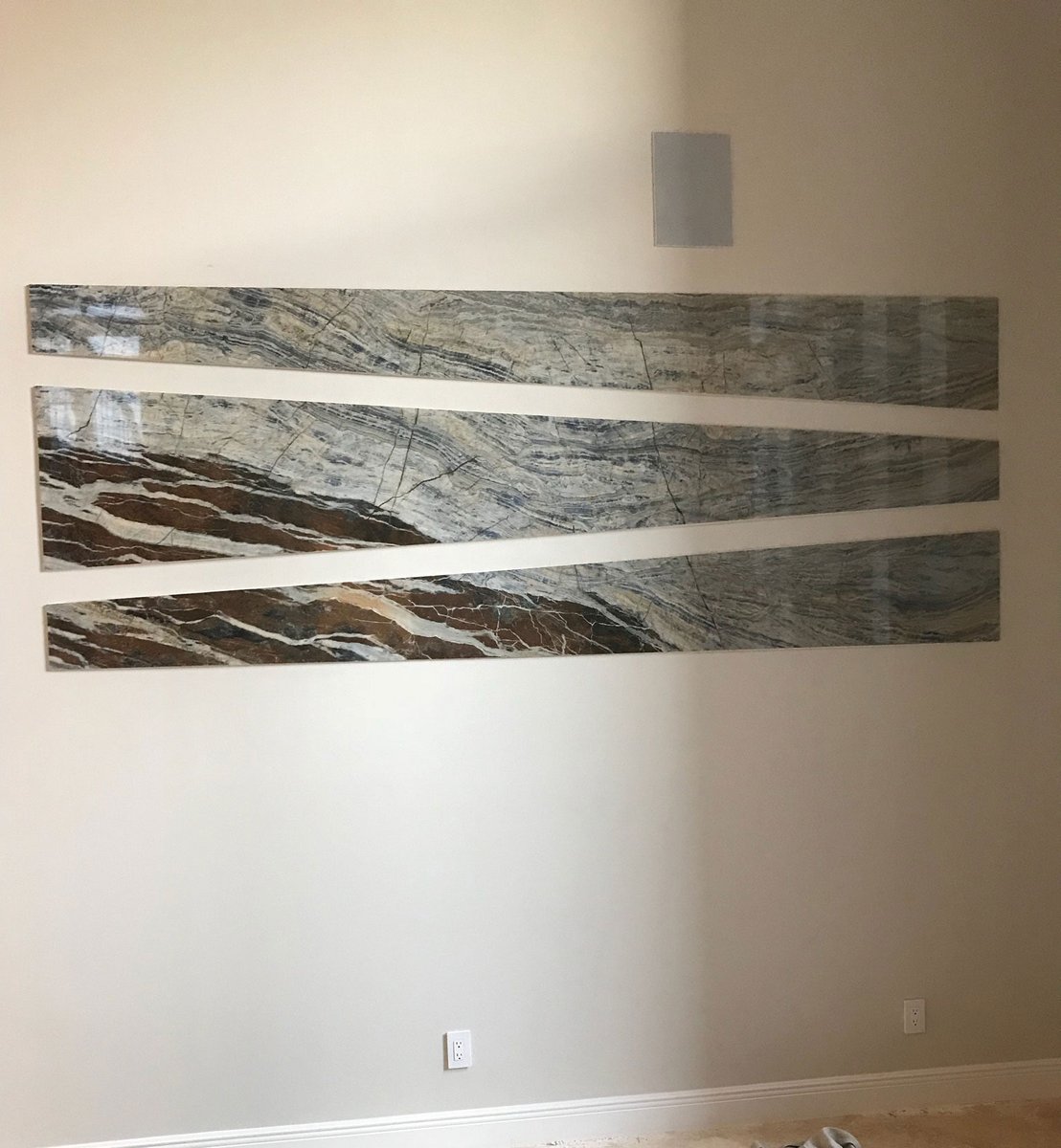 GreatStoneFL's tweet photo. Granite can be used to decorate too! Create a lovely wall decal with our stones to add life and texture to your space. https://t.co/MQ9MVrKst6