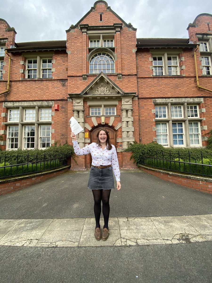 LilyButters01's tweet photo. Waited 4 years for these photos. Here’s to hoping all the hard work, long hours and tears paid off 🤞🏻🌾 #hrp #Dissertation #HAU 
@HarperAdamsUni https://t.co/rcdS3NrdqI