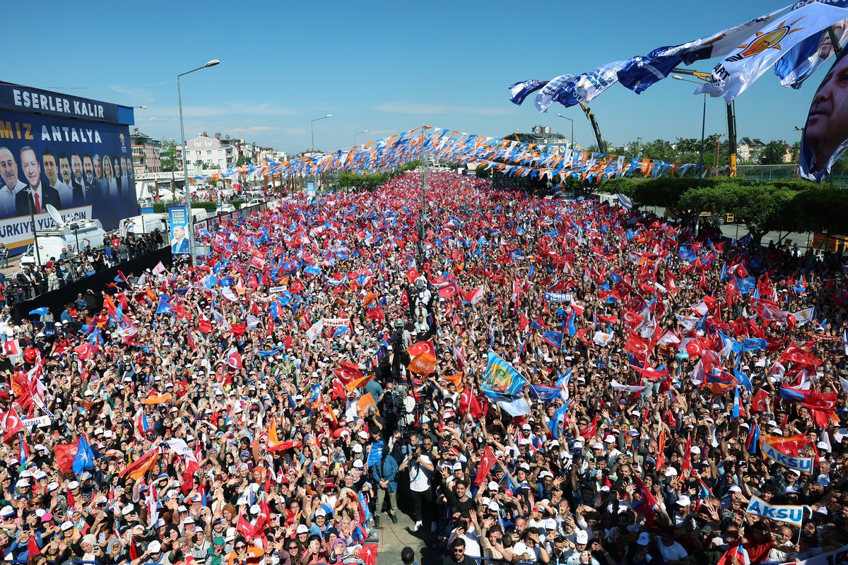 EmineErdogan's tweet photo. Gönüllere işlenen bu hikâyenin adı Türkiye!

Teşekkürler Antalya! 🇹🇷

#TürkiyeYüzyılı #AntalyaİçinDoğrusuAkParti https://t.co/xCkgjt0TS7