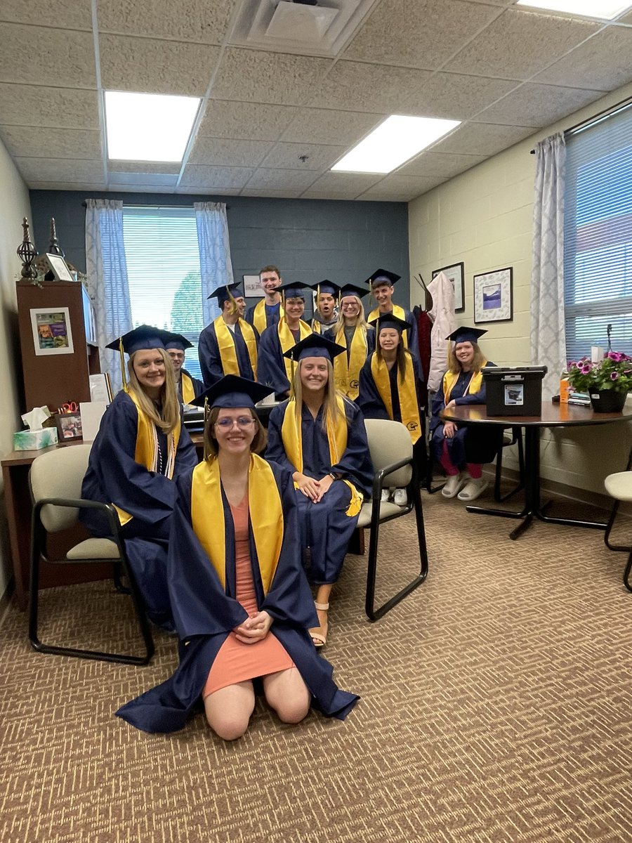 KBElementary's tweet photo. The LNHS Eagle seniors visited @KBElementary one more time! It was so great to have them back home as our honored guests. #ShareTheGoodLPS #kbcougars https://t.co/kqJnqigCea