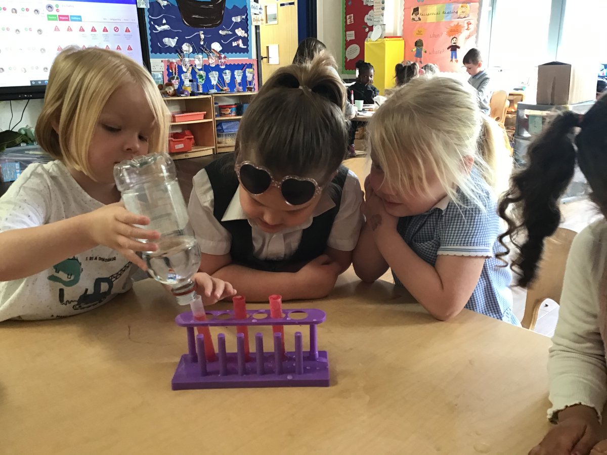 pdcsReception's tweet photo. We have been #YoungScientists today π©βπ¬ We followed a method and explored what happens when you mix Water, Bicarb, Soap & Vinegar. We made a Volcano πLots of observations & discussions #STEM #TopicInspired @PDCSPrimary https://t.co/Bq5NRUx4Z9