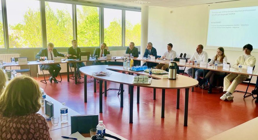 Au <a href="/LyceeSchuman/">Lycée européen Robert Schuman</a>, échange entre le recteur <a href="/OlivierFaron/">Olivier Faron</a>, des étudiants et des enseignants autour de la #persévérance scolaire pour favoriser la réussite des #BACPRO en BTS. Une rencontre riche avec la mobilisation de tous les acteurs <a href="/ProjetNoria/">Projet Noria</a>.