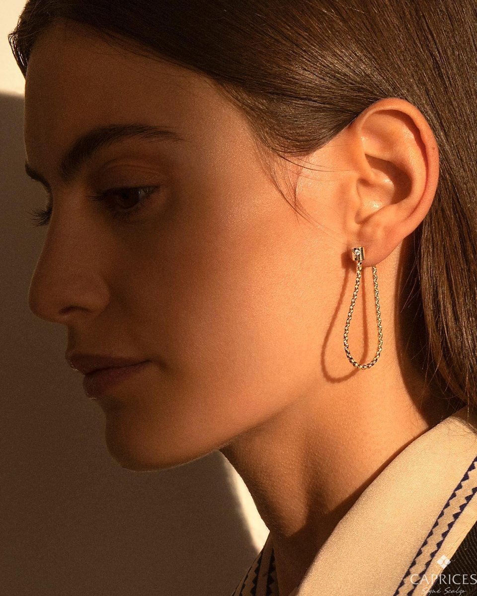 Elevate your everyday style with the FOPE Aria Collection. Crafted in 18kt gold, these earrings are the perfect accessory for any occasion. Shop now at Caprices Signé Scalzo. #FOPE #AriaCollection #EveryDayLuxury