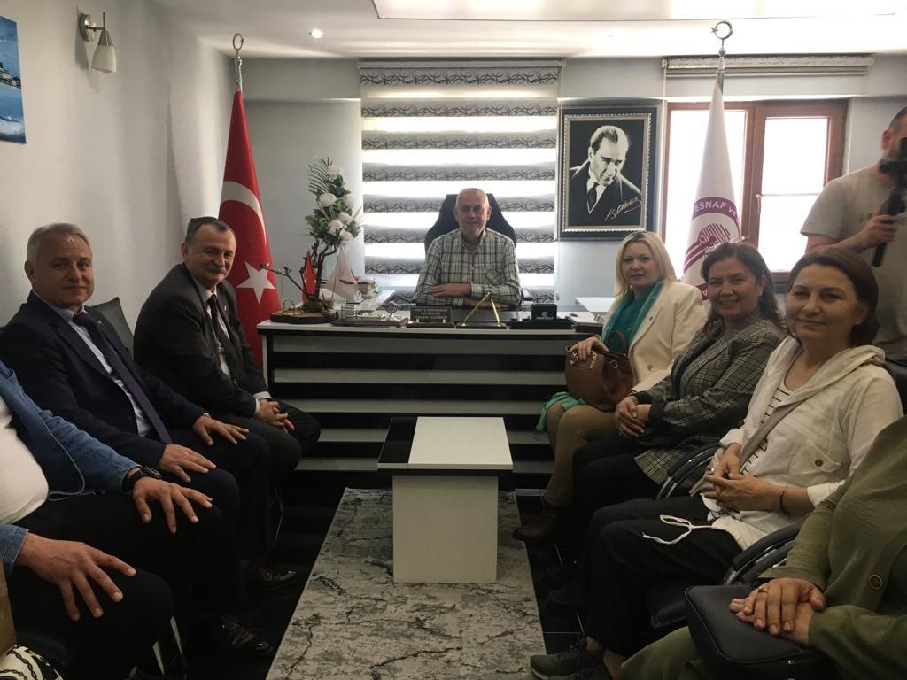 semihbalaban45's tweet photo. Akhisar'da Gelecek Partisi İl Başkanı Nurten Onultmak ve ekibimizle birlikte Avukat arkadaşımız Muzaffer Buğdaycı, Akhisar Lokantacılar, Köfteciler ve Tatlıcılar Odası Başkanı Pınar Gören'i,
++ https://t.co/s6YPxsCfjZ