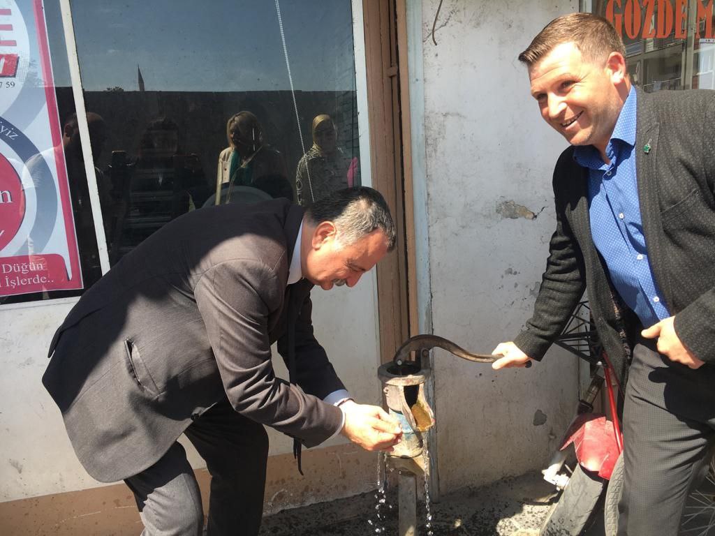 semihbalaban45's tweet photo. Akhisar'da Gelecek Partisi İl Başkanı Nurten Onultmak ve ekibimizle birlikte Avukat arkadaşımız Muzaffer Buğdaycı, Akhisar Lokantacılar, Köfteciler ve Tatlıcılar Odası Başkanı Pınar Gören'i,
++ https://t.co/s6YPxsCfjZ