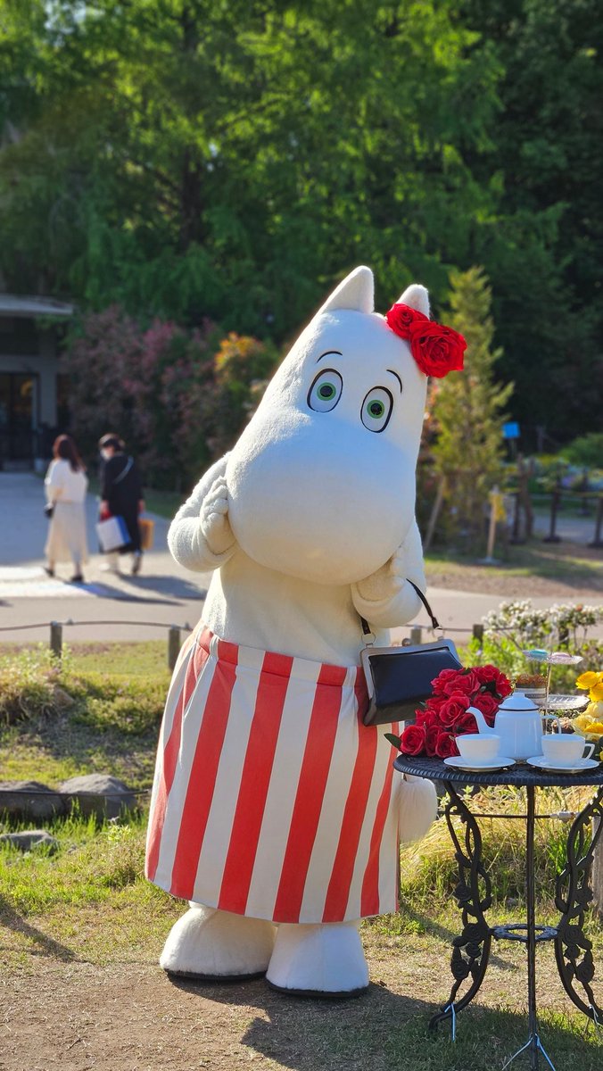 YuOoyama's tweet photo. ムーミンママすごいファンサしてくれた https://t.co/AaarJr5Mw6