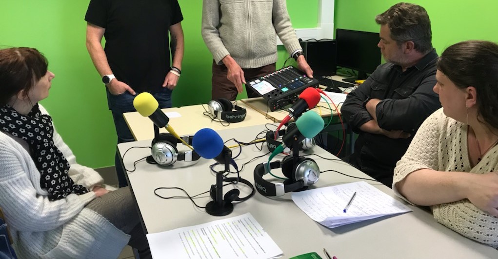 Auj. direction le coll. Château Rance <a href="/acbesancon/">Académie de Besançon</a> pour la formation #EducMédiasInfo dans le cadre de l'AAP "1 #webradio 1 parrain". Les équipes découvrent leur kit studio et produisent des podcasts. <a href="/DSDEN70/">DSDEN de la Haute-Saône</a> <a href="/LeCLEMI/">CLEMI</a>  <a href="/DrneBFC/">DRANE Bourgogne-Franche-Comté</a>