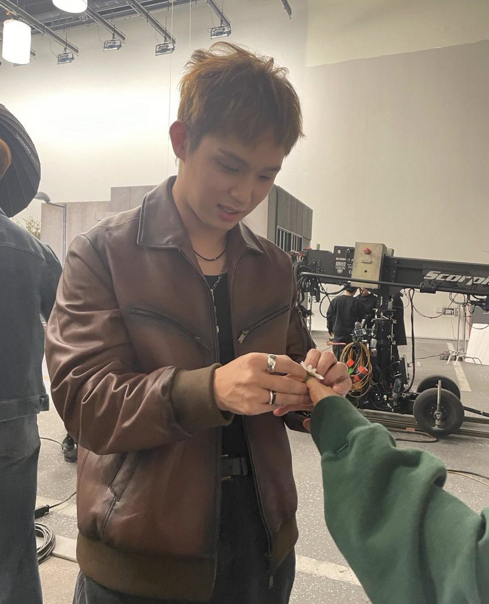 yfieee_'s tweet photo. Hyunsik… That should be me… Hahah. https://t.co/uiz1RlaRmn
