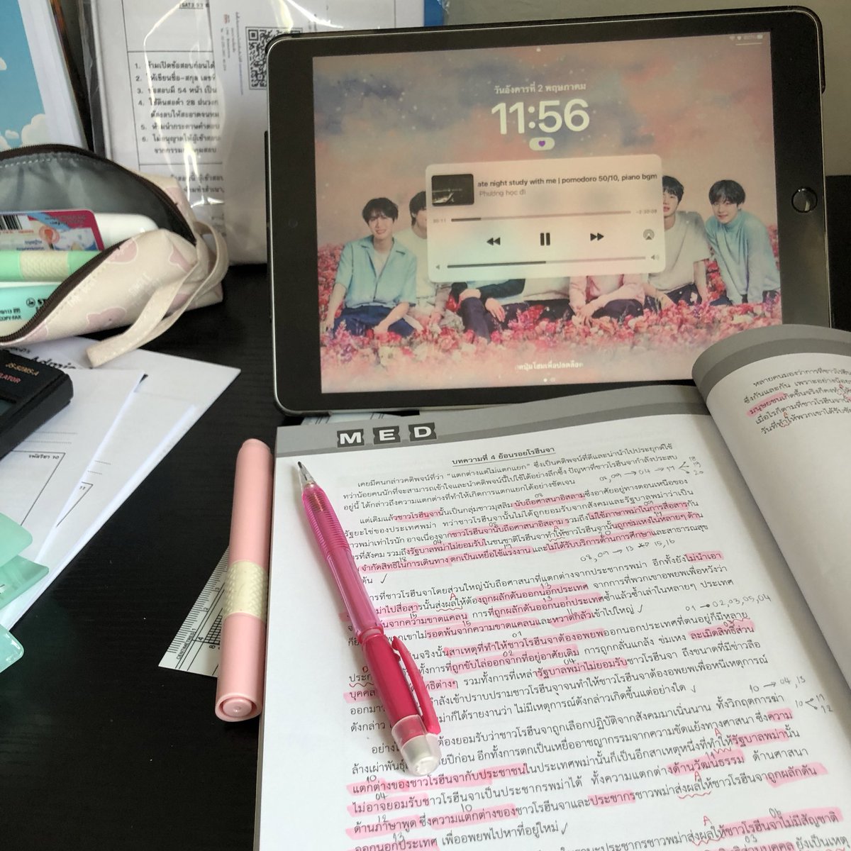 imboborr's tweet photo. • 02 | 05 | 66 🌷 ⤾·˚
มาแล้วเคิ้บ! วันที่2ของเดือนใหม่ วันนี้แกะๆทำโจทย์ TPAT1 ที่พึ่งซื้อมาใหม่ตอนไปงานแฟร์dek67นะค้าบบ โจทย์ค่อนข้างใช้ได้เลยค่ะ ตอนเย็นนั่งเรียนคณิตกับพี่ปั้น ส่วนมากจะนั่งฟังพี่ปั้นร้องเพลงเพราะๆอย่างเดียวเลย55555 #dek67 #bbstudygram #วันนี้dek67ทําอะไร https://t.co/0JzTPOS80i