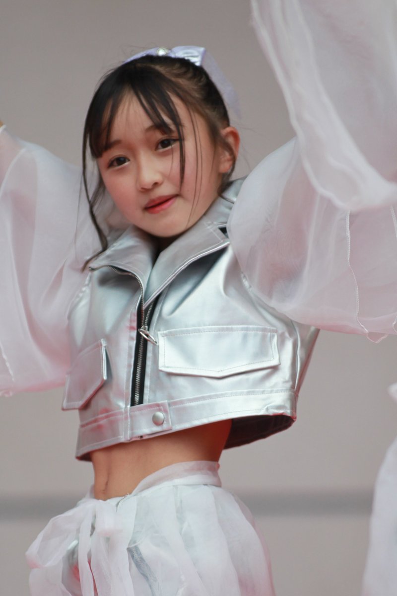 jHcDEbzXuzvO3aZ's tweet photo. #蓮華寺池公園 #藤まつり #ベイブ
やすさんに教わりました
ba6e(ベイブ)の ライブダンスを見てきました。
その中に、すごく、可愛い子発見しました。
まるで、
昔茶果菜の あやねちゃんを 初めて見たときみたいな感じでした。
名前は、ひめちゃんらしいです
#ba6e
https://t.co/9Giw51MSmC https://t.co/WNHE6ZJ7Vj
