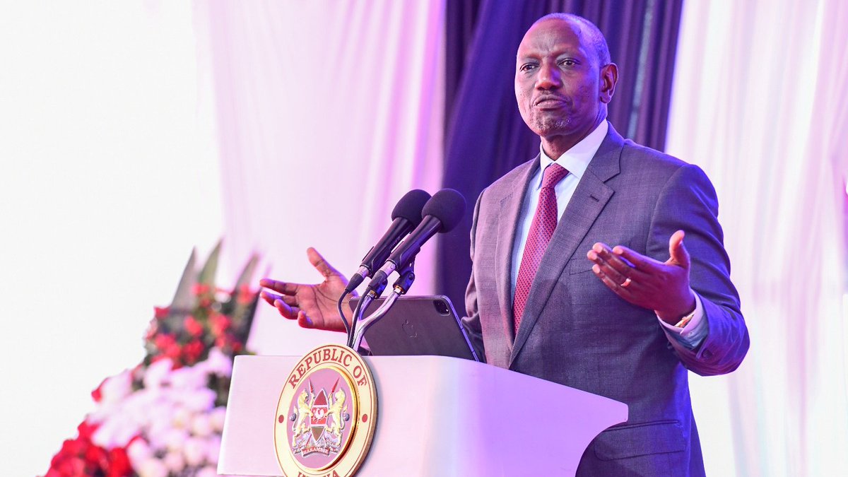 WilliamsRuto's tweet photo. African countries must work towards eliminating any barriers to movement, convert regional boundaries to stepping stones and build bridges of friendship so that services, ideas, people and goods can move freely within the Continent. https://t.co/hh1p1wsH6y