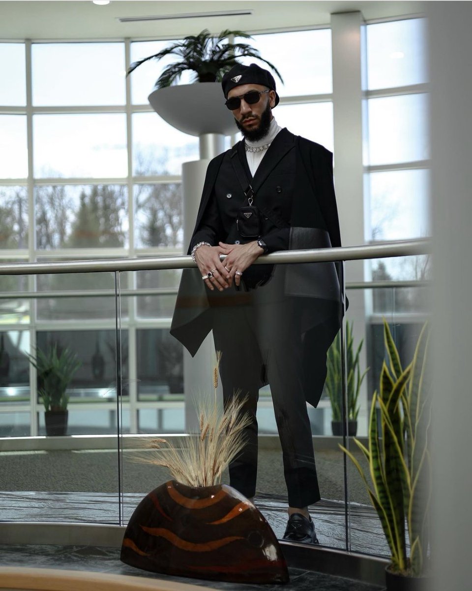italistofficial's tweet photo. UNLEASHING YOUR INNER FASHIONISTA: There's nothing sexier than a man who knows how to rock designer threads. 🔥😎
Tap the link in bio to shop @spaintorres look: https://t.co/iT07HD5WMy
.
.
.
#italist #italistsale #italistdoesitbetter
#Prada #MensFashion #SexyStyle" https://t.co/7hXwEjiXEf