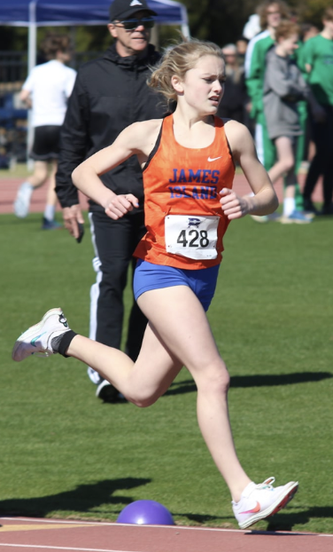 IslandTrackXc's tweet photo. Avery Belk had several #bigtime performances at this past weekends regional #championship 

- 2nd in the 400m 
- #champion in the 800m
- #champion of the winning 4x400m relay https://t.co/PLXImjoPFr
