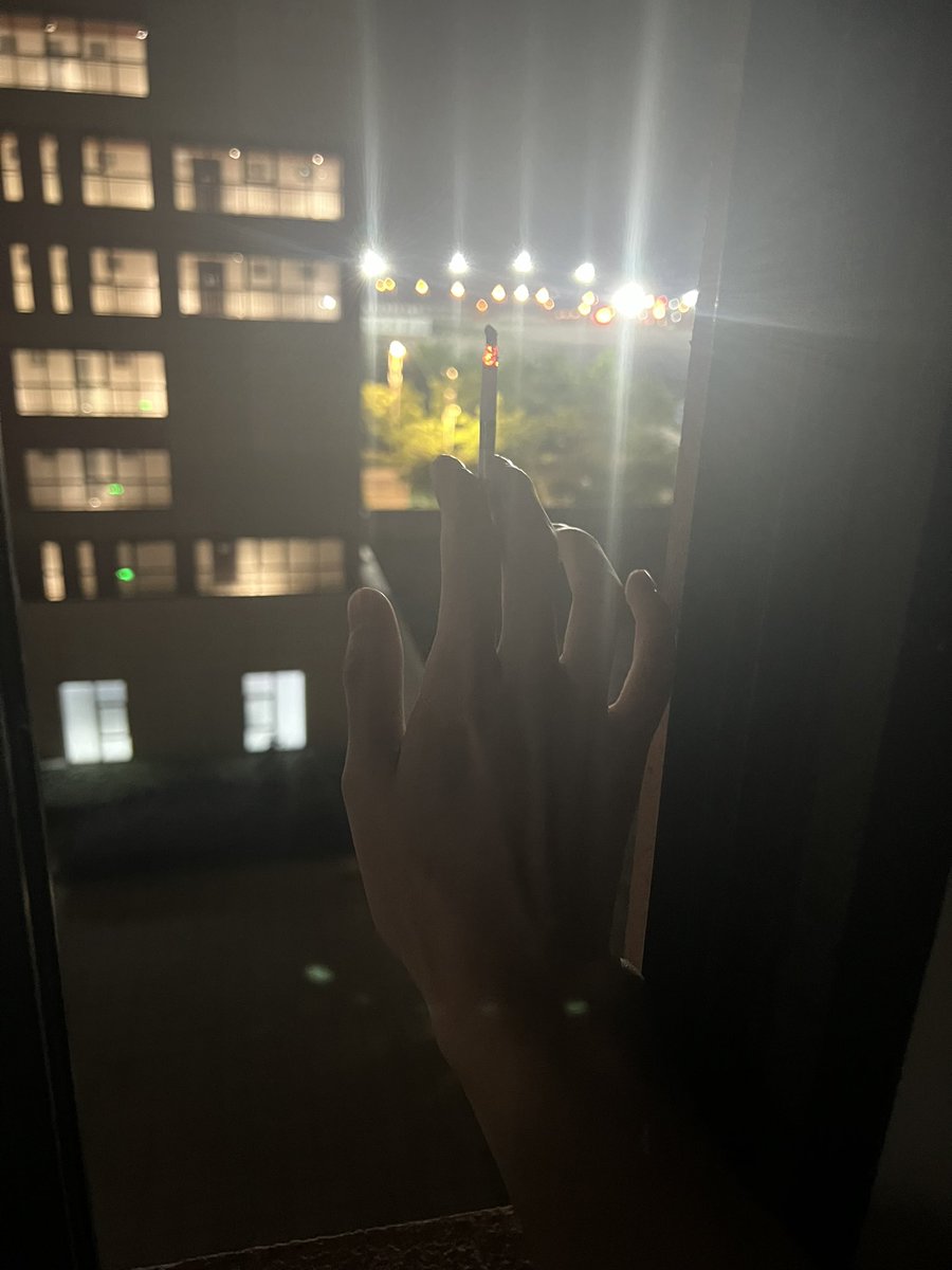 GG83622797's tweet photo. 我称它为深夜的救赎 https://t.co/6hC6wUn9dA