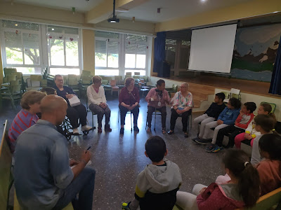 1Eoep's tweet photo. Comienza nuestro proyecto de Aprendizaje Servicio "Compartimos recuerdos" con el CEIP Cervantes y el Centro Residencial de la tercera edad. https://t.co/fASiznaFDw https://t.co/UfOYR6e2lE