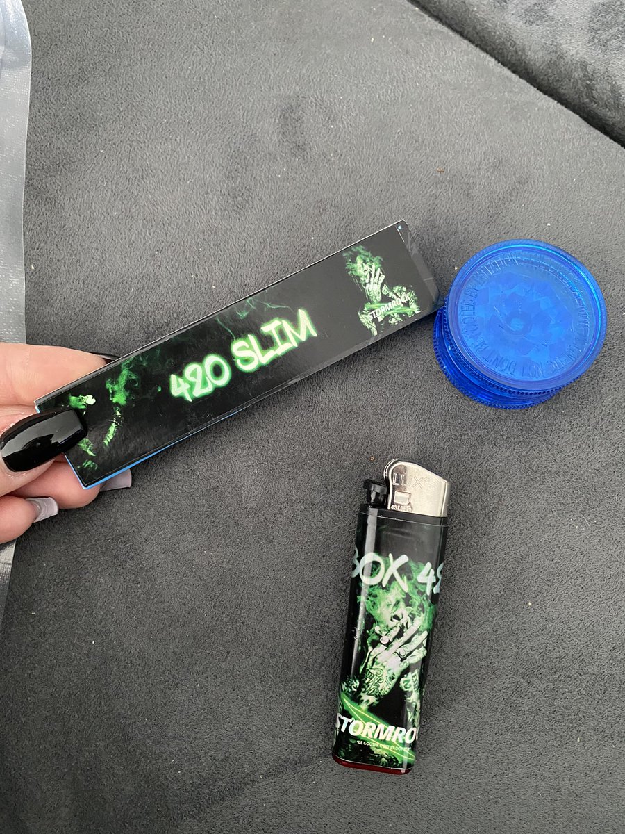 Hello les amis, j’avais complètement oublié de vous montrer mes goodies que j’ai reçu pour le 420 de chez Stormrock. Je suis totalement fan !👌🏻😍 #cbd #goodies #hhc #legislation