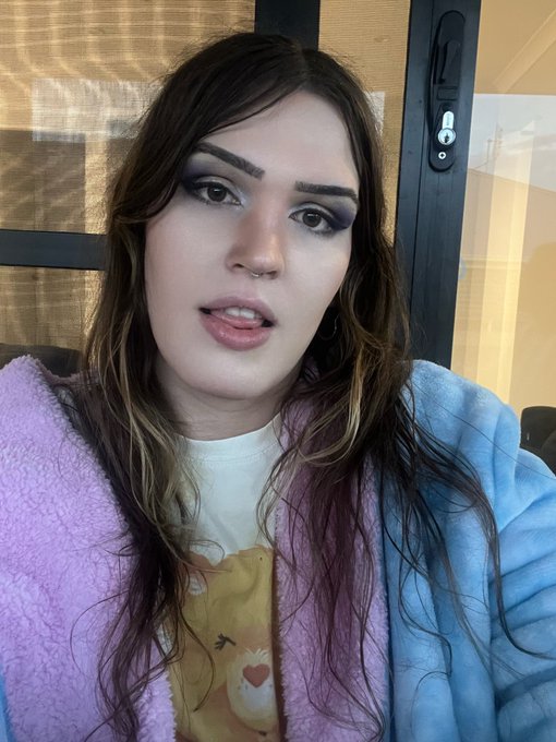 Cozy on the deck 😌💕💖, such a nice day 💕💕 https://t.co/mywu6Rb922