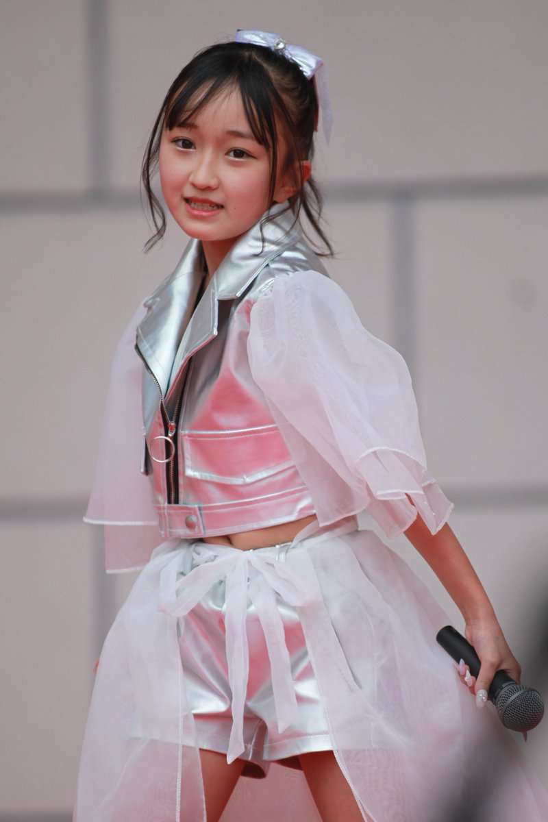 jHcDEbzXuzvO3aZ's tweet photo. #蓮華寺池公園 #藤まつり #ベイブ
やすさんに教わりました
ba6e(ベイブ)の ライブダンスを見てきました。
その中に、すごく、可愛い子発見しました。
まるで、
昔茶果菜の あやねちゃんを 初めて見たときみたいな感じでした。
名前は、ひめちゃんらしいです
#ba6e
https://t.co/9Giw51MSmC https://t.co/WNHE6ZJ7Vj